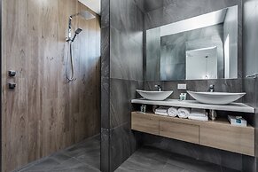 Luxe Home by the BnB Collection
