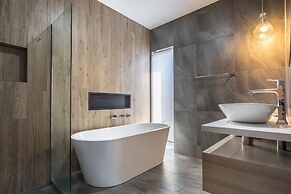 Luxe Home by the BnB Collection