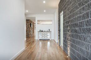 Luxe Home by the BnB Collection