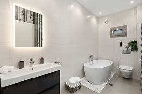 Driftwood Luxury Suite