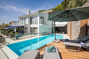 Driftwood Luxury Suite