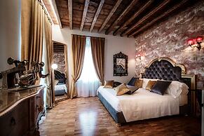 Aurum - Como Luxury Suites