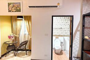 Chiangmai Lanna & Modern Loft  Hotel