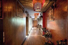 Chiangmai Lanna & Modern Loft  Hotel