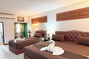 Chiangmai Lanna & Modern Loft  Hotel