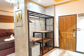 Chiangmai Lanna & Modern Loft  Hotel