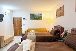 Chiangmai Lanna & Modern Loft  Hotel