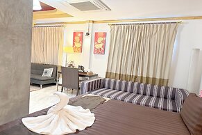 Chiangmai Lanna & Modern Loft  Hotel