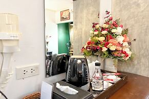 Chiangmai Lanna & Modern Loft  Hotel