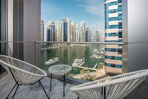 Maison Privee - Sleek Apt with Dubai Marina Vws & Premium Facilities.