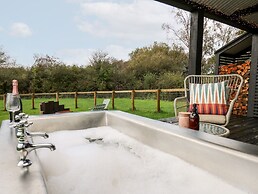 Dragonfly Shepherd's Hut