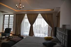 5 Bedroom Exquisite Villa in Top-view Area