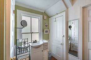 Convenient New Bern Apt With Patio Access!