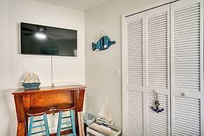 Hot Tub & Pool: Coconut Palms in Cape Coral