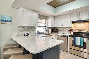 Hot Tub & Pool: Coconut Palms in Cape Coral