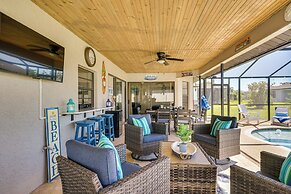 Hot Tub & Pool: Coconut Palms in Cape Coral