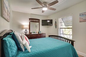 Hot Tub & Pool: Coconut Palms in Cape Coral