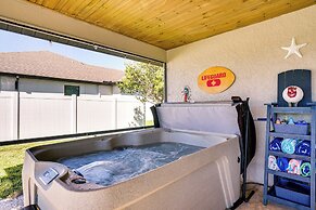 Hot Tub & Pool: Coconut Palms in Cape Coral