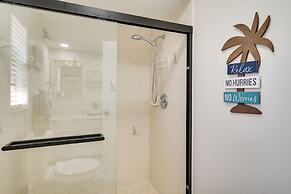 Hot Tub & Pool: Coconut Palms in Cape Coral