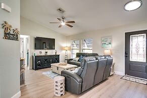 Hot Tub & Pool: Coconut Palms in Cape Coral