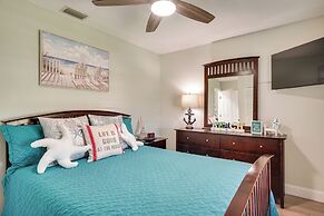 Hot Tub & Pool: Coconut Palms in Cape Coral