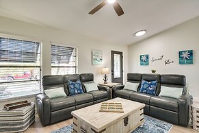 Hot Tub & Pool: Coconut Palms in Cape Coral