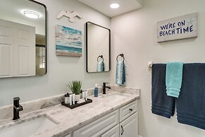 Hot Tub & Pool: Coconut Palms in Cape Coral