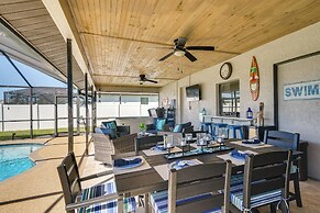 Hot Tub & Pool: Coconut Palms in Cape Coral