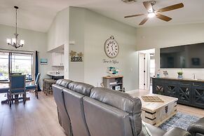 Hot Tub & Pool: Coconut Palms in Cape Coral