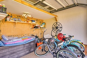 Hot Tub & Pool: Coconut Palms in Cape Coral