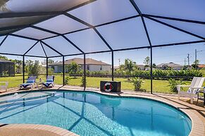 Hot Tub & Pool: Coconut Palms in Cape Coral