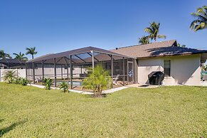 Hot Tub & Pool: Coconut Palms in Cape Coral