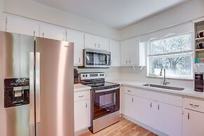 Williston Home w/ Yard: 6 Mi to Devils Den Spring
