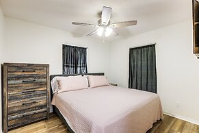 Williston Home w/ Yard: 6 Mi to Devils Den Spring