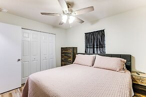 Williston Home w/ Yard: 6 Mi to Devils Den Spring