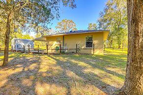 Williston Home w/ Yard: 6 Mi to Devils Den Spring