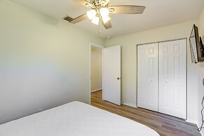 Williston Home w/ Yard: 6 Mi to Devils Den Spring