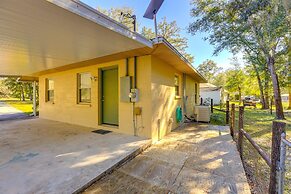 Williston Home w/ Yard: 6 Mi to Devils Den Spring