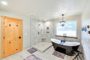 Charming Idaho Home w/ Hot Tub, Near Beaches!