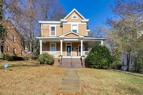 Cozy Roanoke Vacation Rental: 2 Mi to Downtown!