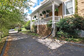 Cozy Roanoke Vacation Rental: 2 Mi to Downtown!