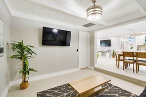 1 Mi to Pompano Beach: Home w/ Patio & Pool!