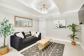 1 Mi to Pompano Beach: Home w/ Patio & Pool!