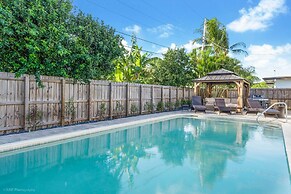 1 Mi to Pompano Beach: Home w/ Patio & Pool!