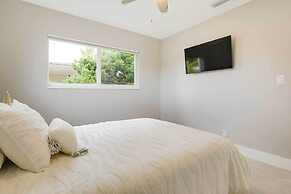 1 Mi to Pompano Beach: Home w/ Patio & Pool!