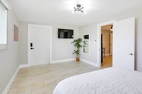 1 Mi to Pompano Beach: Home w/ Patio & Pool!