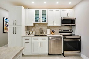 1 Mi to Pompano Beach: Home w/ Patio & Pool!