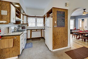 Cozy Hart Getaway w/ Fire Pit < 1 Mi to Lake!