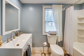Cozy Hart Getaway w/ Fire Pit < 1 Mi to Lake!
