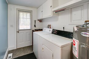 Cozy Hart Getaway w/ Fire Pit < 1 Mi to Lake!